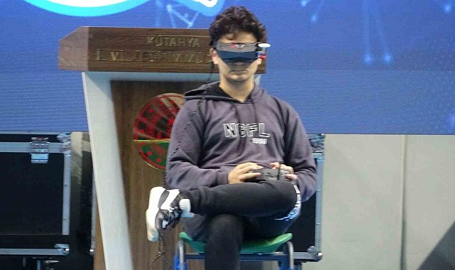 Kütahyalı lise öğrencisi, sıfırdan tasarladığı dron ile dünya şampiyonu oldu