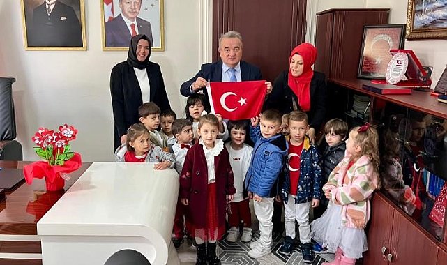 Kutsal emanetler Kaymakam Öztürk'e emanet edildi