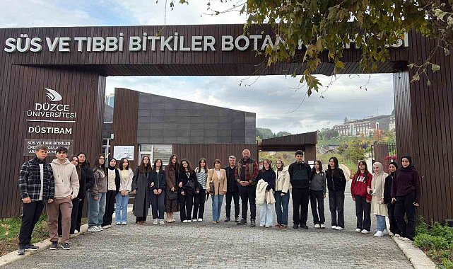 Liseli gençler sonbahar renklerini keşfetti