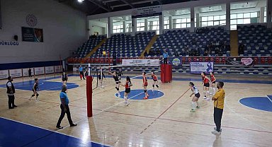 Malatya Voleybol, evinde fırtına gibi esti