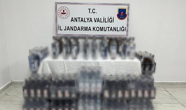 Manavgat'ta durdurulan araçtan 400 litre kaçak ve sahte içki ele geçirildi