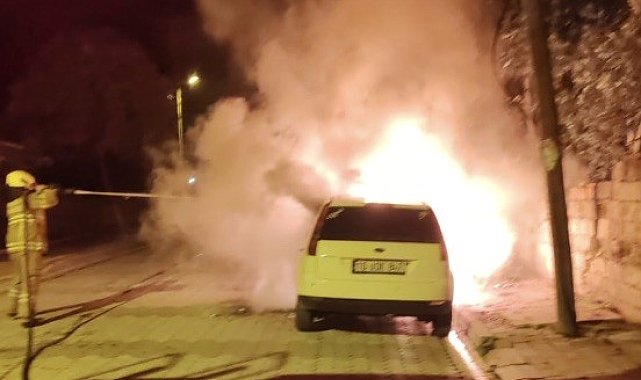 Manyas'ta park halindeki araç alev alev yandı