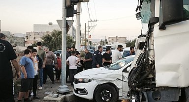 Mardin'de tır ile otomobil çarpıştı: 1 yaralı