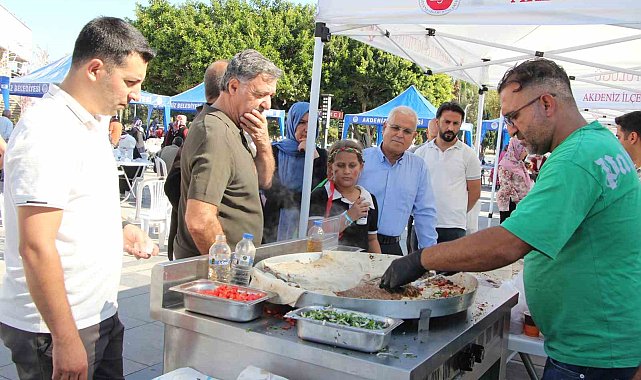 Mersin'de dönerden tantuniye hayır çarşısı yoğun ilgi gördü