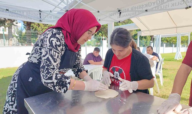 Mersin'de Engelsiz Yaşam Parkı'nda lezzet dolu etkinlik
