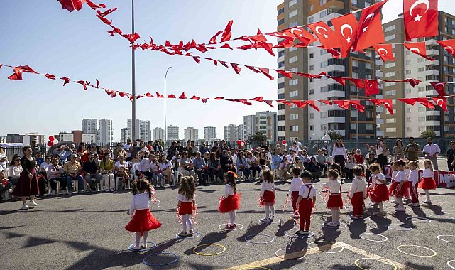 Mersin'de miniklerden Cumhuriyet Bayramı coşkusu