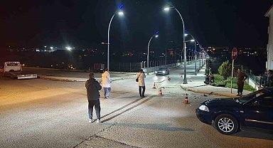 Motosiklet ile hafif ticari araç çarpıştı: 2 yaralı