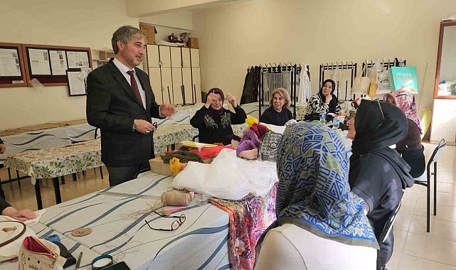 Müdür Yılmaz, HEM'de öğrenci ve kursiyerlerle bir araya geldi