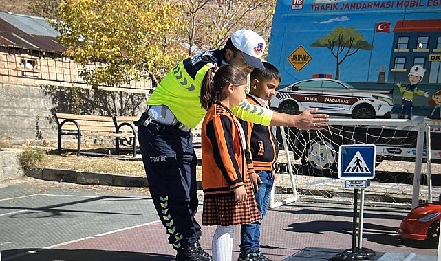 Muradiye'de öğrencilere trafik güvenliği eğitimi