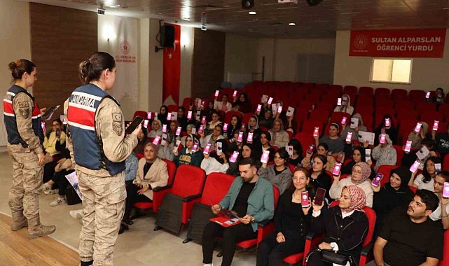 Muş'ta 160 üniversite öğrencisine KADES uygulaması anlatıldı