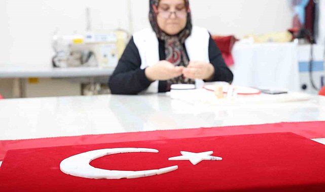 Olgunlaşma Enstitüsü'nde Cumhuriyet'in 102. yılına özel "bayrak" temalı eserler işlendi