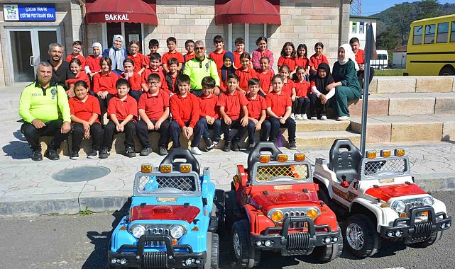 Ordu'da öğrenciler, trafik eğitim pistinde kuralları uygulamalı öğreniyor