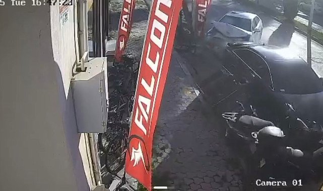 Osmaniye'de kontrolden çıkan otomobil park halindeki araçlara çarptı