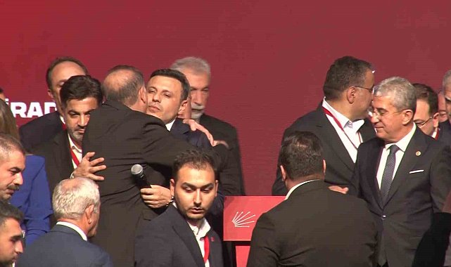 Özgür Çelik oy çokluğu ile yeniden CHP İstanbul İl Başkanı seçildi
