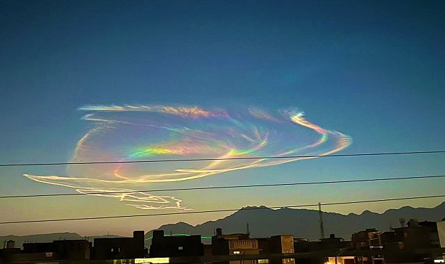 Pakistan'da görülen "ateş gökkuşağı" görsel şölen sundu