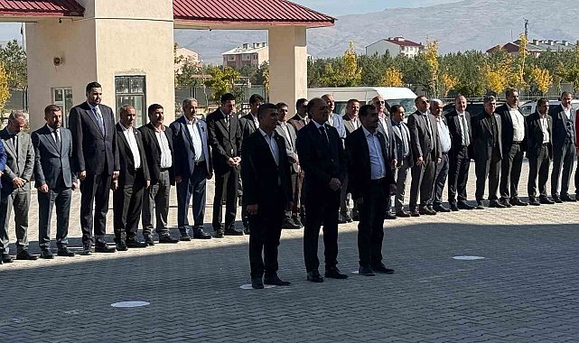 Patnos'ta Muhtarlar Günü'nde Ballı Kutlama