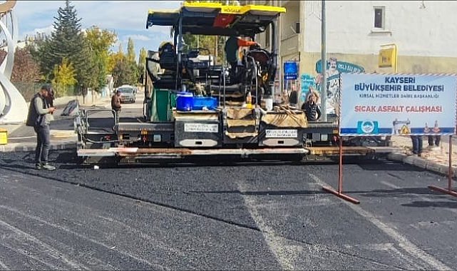 Pınarbaşı'na 2 günde 2 bin ton sıcak asfalt serildi
