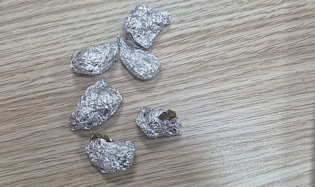 Polis şüphelendi, çocukların üzerinden uyuşturucu çıktı