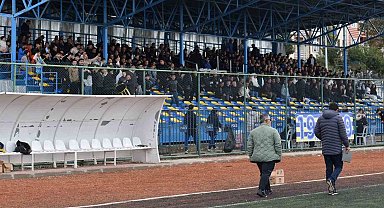 Profesyonel ligde çıktıkları ilk maçta seyircileri dışarıda kaldı