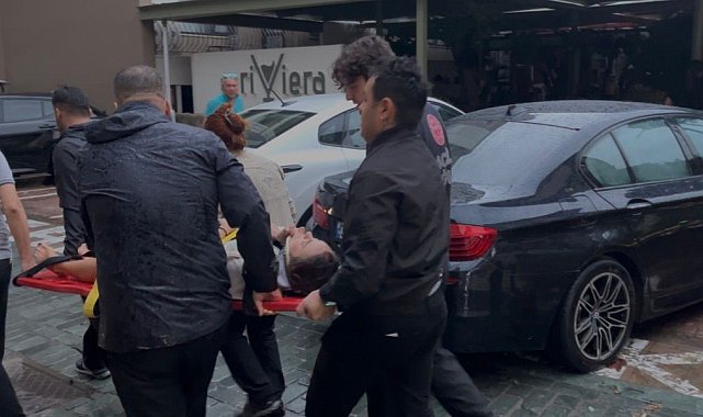 Sağanak ve rüzgar aniden bastırdı, devrilen ağacın altında kalan 3 kişi yaralandı