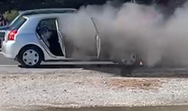 Sakar Geçidi'nde araç yangını