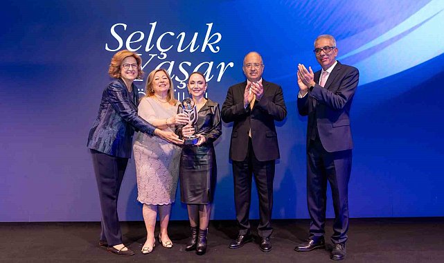 Selçuk Yaşar Ödülü Prof. Dr. Elif Uysal'a