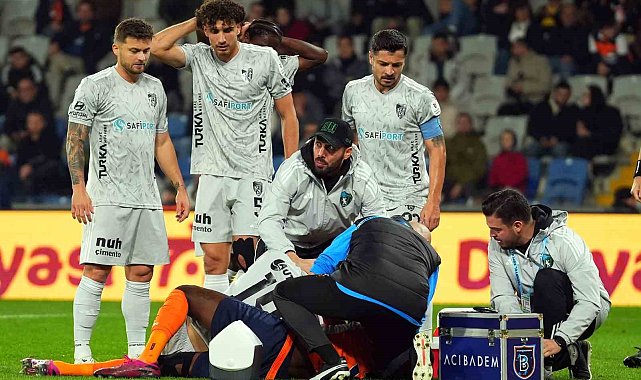 Serdar Dursun ve Jerome Opoku hava topu mücadelesinde çarpıştı