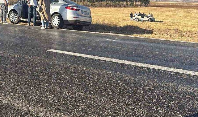 Siirt'te otomobil takla attı: Anne ve çocuğu yaralandı