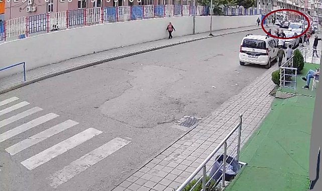 Siirt'te otomobilin çocuğa çarpma anı güvenlik kamerasına yansıdı
