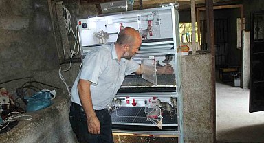 Şırnaklı çiftçi, engelli aile bireyleri nedeniyle evinden çıkamadı, çiftliği eve taşıdı