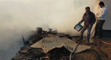 Sivas'ta 2 ev ve 2 samanlık küle döndü