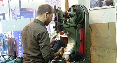 Soğuk hava ayakkabı tamircilerinde mesaiyi ikiye katladı