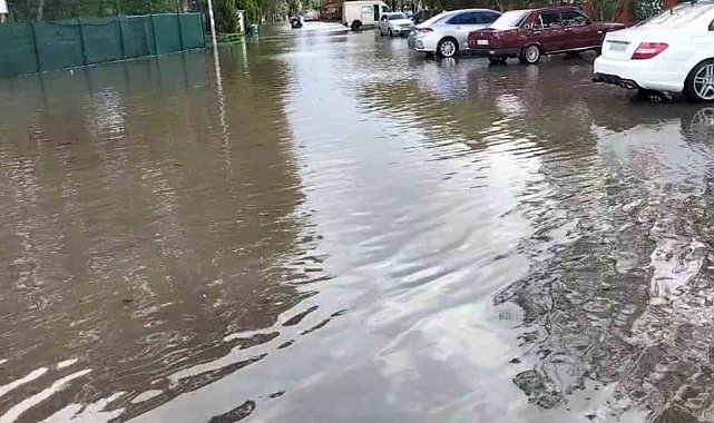 Sokaklar göle döndü, Köyceğiz Gölü yağmurdan nasibini aldı