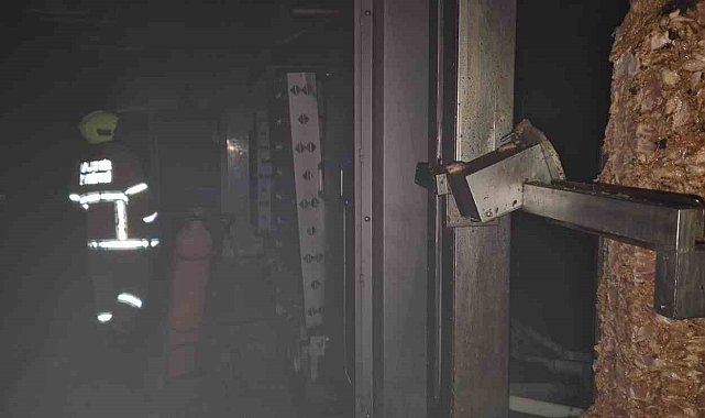 Susurluk'ta fabrika yangını: Ekipler kısa sürede müdahale etti