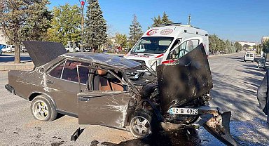 Takla atan Tofaş hurdaya dönerken sürücüsü ölümden döndü