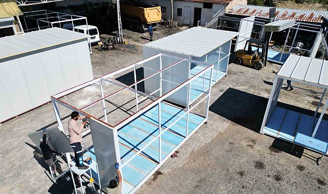 Tavas Belediyesi konteyner ve otobüs duraklarını kendisi üretiyor