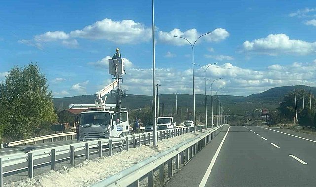 Tavşanlı çevre yolunda aydınlatma çalışmaları sürüyor