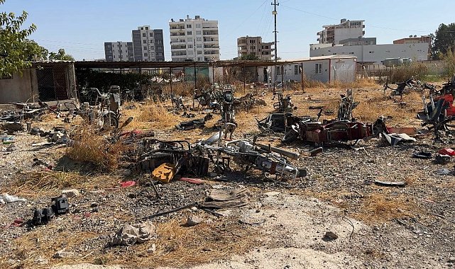 Terk edilen yediemin parkındaki araçlar yağmalandı