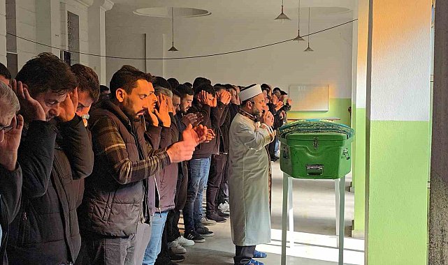 Tır kazasında hayatını kaybeden 22 yaşındaki sürücü son yolculuğuna uğurlandı