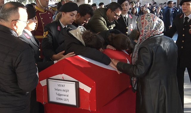 Tuğgeneral Selami Akşit için Ankara'da tören düzenlendi, yakınları tabuta sarılarak gözyaşı döktü