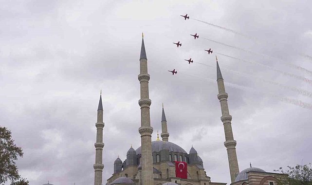 Türk Yıldızları Edirne'de nefes kesti