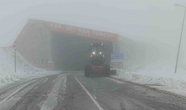 Turuncu kaplanların kar mesaisi Karabet Geçidi'nde başladı