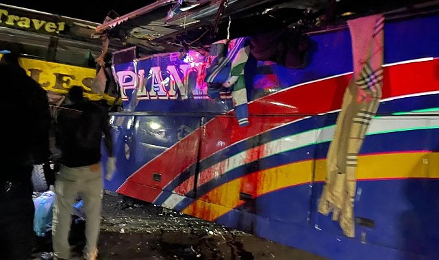 Uganda'da iki otobüs kafa kafaya çarpıştı: En az 63 ölü