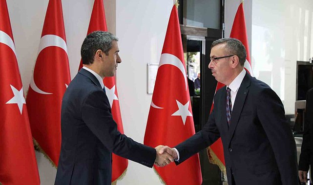 Uşak'ta Türkiye Cumhuriyetinin 102. yaşı coşkuyla kutlandı