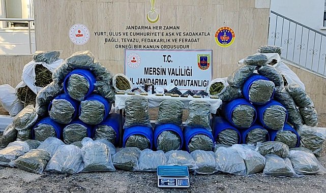 Uyuşturucu satıcılarına şafak operasyonu: Yüzlerce kilo uyuşturucu ve 5 tabanca ele geçirildi