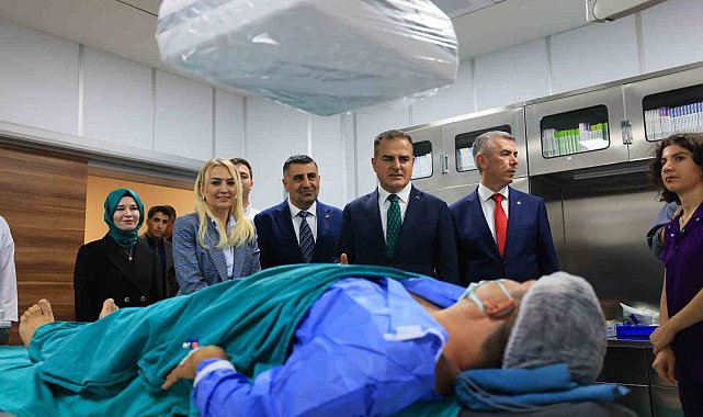Vali İdris Akbıyık, Bodrum Devlet Hastanesi'nde Anjiyografi ünitesini inceledi