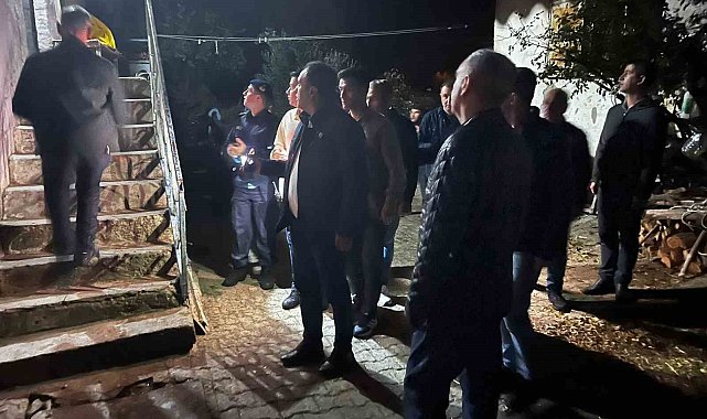 Vali Özkan, deprem sonrası Gördes'te incelemelerde bulundu