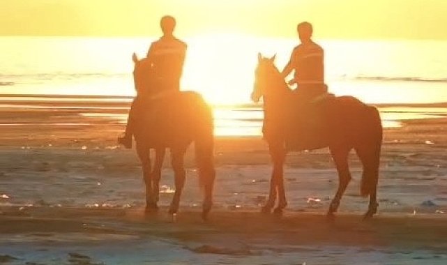 Van Gölü kıyılarında atlı jandarma nöbeti