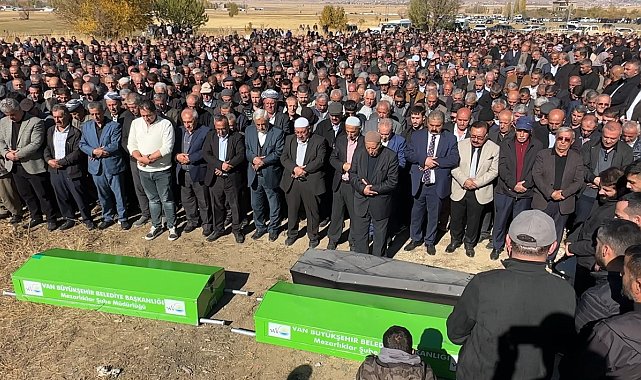 Van-Hakkari karayolundaki kazada hayatını kaybeden aynı aileden 3 kişi toprağa verildi