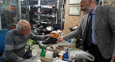 Yağışlar başladı, ayakkabı tamircilerinin yüzü güldü